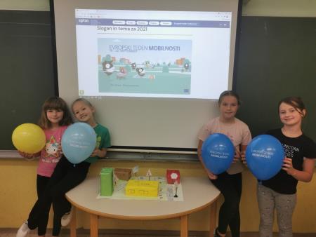 učenci 3. b so po skupinah izdelovali maketo šole (MŠ Primož Trubar) 6